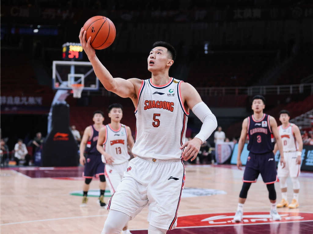 而出的背後 而出的背後